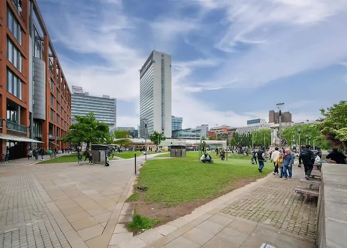 Central Piccadilly Luxury Three Bedroom Apartment